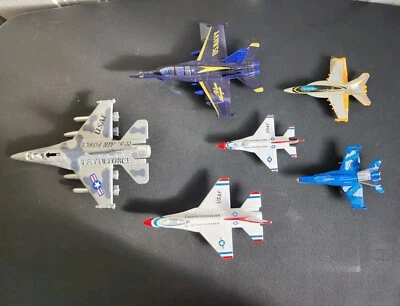 Lote de 6 aviones de juguete fundidos a presión vintage de la USAF y la Marina - Thunderbirds y Blue Angels Foto 1 de 4