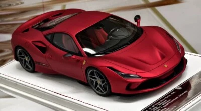 Ferrari F8 Tributo (rosso cromato opaco) [Davis & Giovanni] scala 1/18 - Immagine 1 di 4