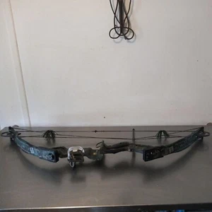 PSE Dominator 3-D Genesis Series RH Compound Bow - Picture 1 of 11