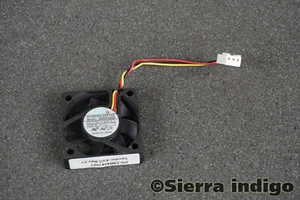 DF0401012SEMN AVC 40x40x10mm DC12V 0.07A 3-Pin 3-Cable Fan - Picture 1 of 1