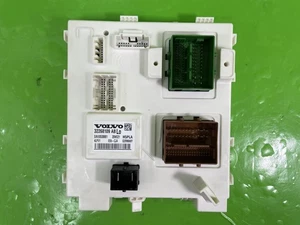 VOLVO XC40 BCM BODY CONTROL MODULE UNIT ECU FUSE BOX 32268109 2018-2022 - Picture 1 of 14