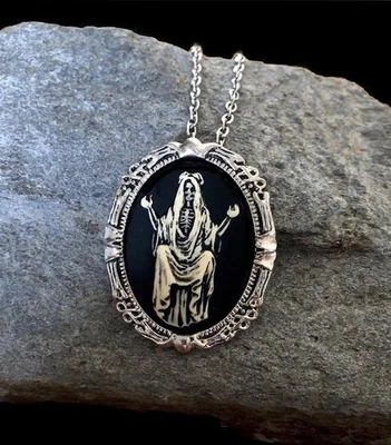 Combo Broche Collar Camafeo Santa Muerte, Prendedor Colgante Gótico Día de Muertos Foto 1 de 4