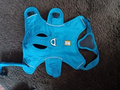 Жилет Ruffwear размер маленький/синий/б/у/имеет небольшой разрыв на верхней правой плечевой ремень - Изображение 1 из 3