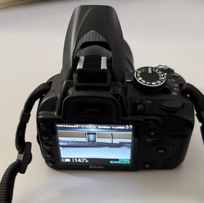 Nikon D3100 Digitalkamera + DX AF-S NIKKOR 18-55mm 1:35-5.6G Spiegelreflexkamera - Bild 1 von 4