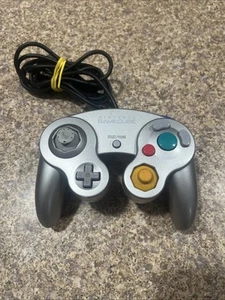 Nintendo GameCube Controller- Platinum - Picture 1 of 3