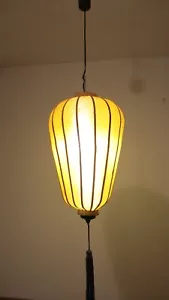 Lampada a sospensione cinese in seta lampada effetto cocoon lamp anni '70 - Foto 1 di 11