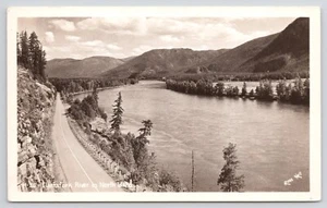 Echt Foto Postkarten Idaho Clarks Fork River, Hills and Highway um 1920 RPPC - Bild 1 von 3