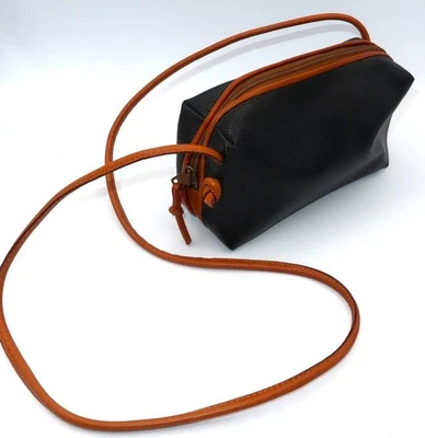 正品 BOTTEGA VENETA 意大利黑色和棕色皮革斜挎包,钱包,8 — 第 1/4 张图片