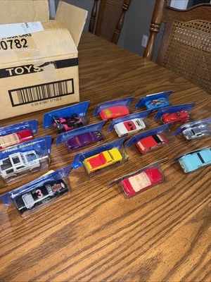 Lote de 14 tarjetas azules Hot Wheel de colección Chevy Ford Corvette Monty Carlo Foto 1 de 4