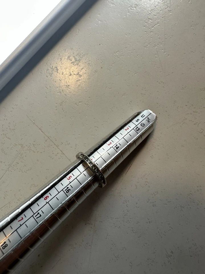 Alianza de boda de oro blanco de 10k usada talla 4 Foto 1 de 4