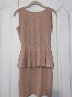 Vestido ajustado Windsor rosa brillante peplum para mujer talla pequeña Foto 1 de 4
