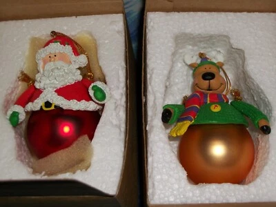 2 Avon Colección Regalo SANTA y REINDEER Company Bombilla Adornos 1997 Nuevo en Caja Foto 1 de 4