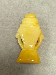Vintage chinesischer traditioneller kultivierter gelber Jade geschnitzter Amulett Anhänger 6133 - Bild 1 von 3