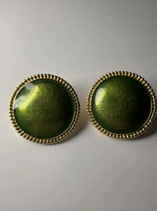 Trifari Vintage Clip On Earrings Gold Tone, Green Signed Round Estate 18p - Afbeelding 1 van 11