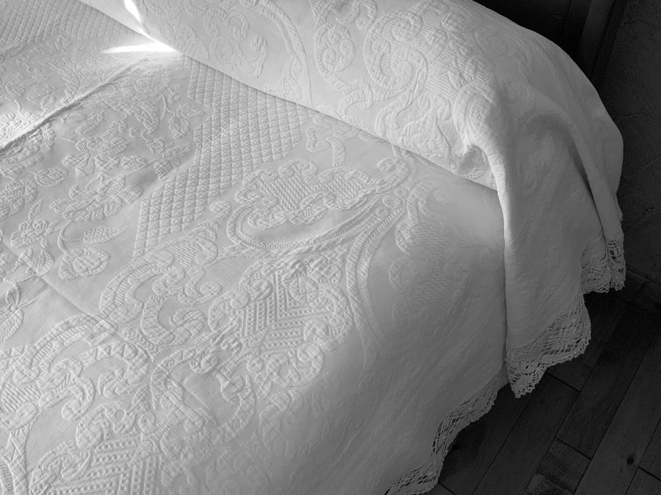 LINGE ANCIEN Couvre Lit  De Mariage Et Dentelle Ancienne   Blanc 1800/1900 - Photo 1/4