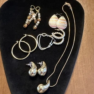 7 Piece Jewelry Set 6 Prs Earrings 1 Necklace Goldtone Faux Pearl (Lot# 585) - Picture 1 of 6