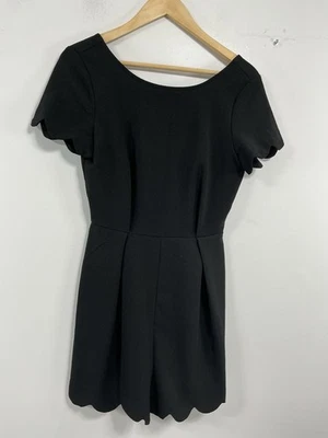 Romper Feminino Monteau Manga Curta Pequeno Preto Zíper Traseiro Pregas Bainha Recortada - Imagem 1 de 4