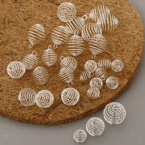 30 Pz Argento Placcato Spirale Bead Cage Pendenti Di Fascini Fatto Di Lega Per - Foto 1 di 12