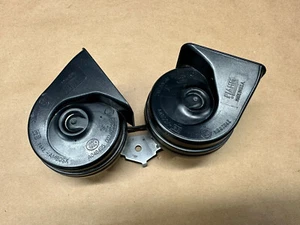 2015-2020 Ford Mustang GT Horn Alarm Pair Set 15-20 Horns - Picture 1 of 5