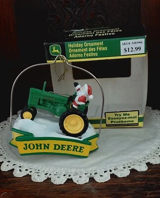 Tractor de cuerda John Deere 2008 con adorno navideño de Santa - Enesco Foto 1 de 4