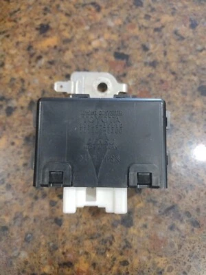 Convertidor de remolque 2003-2009 Toyota 4Runner 81985-35010 módulo relé OEM Foto 1 de 3