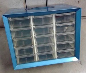 Contenedor organizador de almacenamiento de piezas pequeñas vintage de metal Akro-Mils 15 cajones BONITO - Imagen 1 de 14