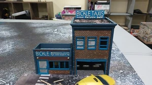 Taxi Office Dice Tower - Corvus Games Terrain Painted - Bild 1 von 9
