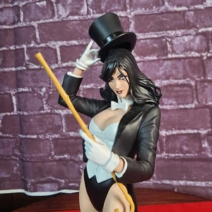 Cover Girls of the DC Universe Statue - Zatanna - Adam Hughes - 1548 of 5000 - Picture 1 of 12
