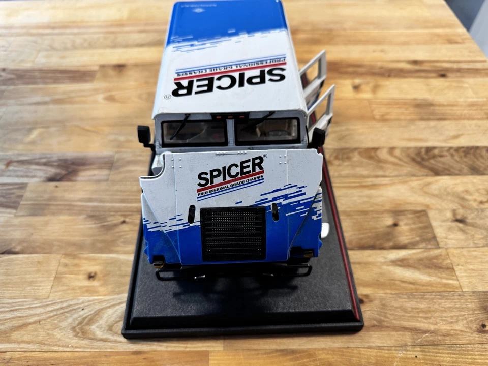 Maisto Hummer H1 Spicer Drivetrain / Chassis Products 1:18 Diecast SUV Car - Image 1 of 3