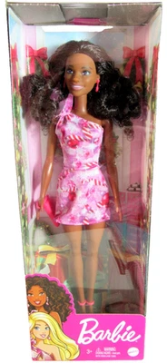 Muñeca afroamericana Barbie de vacaciones Mattel 2021 en vestido de bastón de caramelo #GXD57 - NUEVA EN CAJA Foto 1 de 3