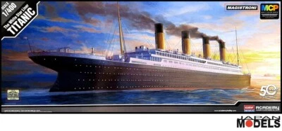 THE WHITE STAR LINER R.M.S TITANIC MCP PrePaintet Academy 14215 1/400 Model Kit - Immagine 1 di 4