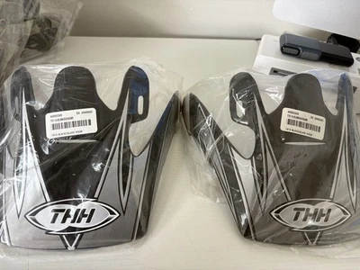 THH TX-10 Perno Casco Visera/Pico NEGRO/PLATEADO 2 PIEZAS  Foto 1 de 4