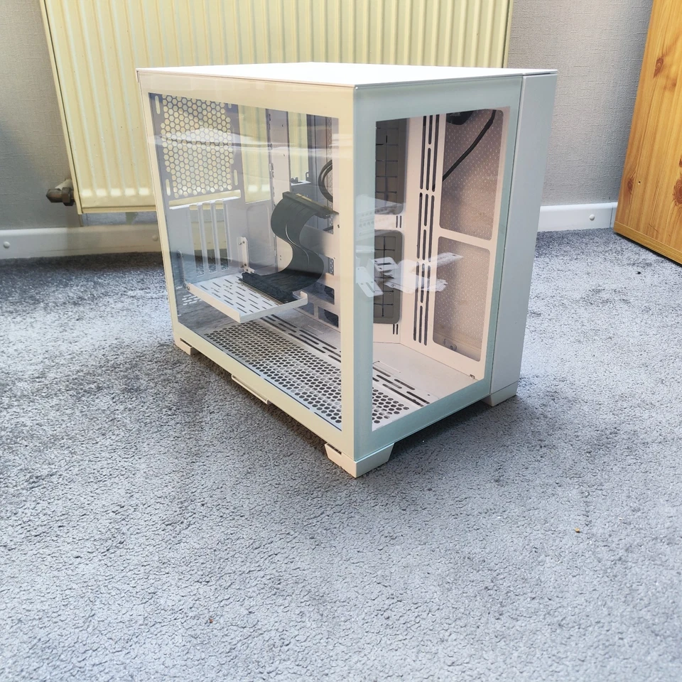 Lian Li O11 Dynamic Mini / SNOW EDITION Inklusive SFX Netzteil mit 800 Watt - Bild 1 von 4