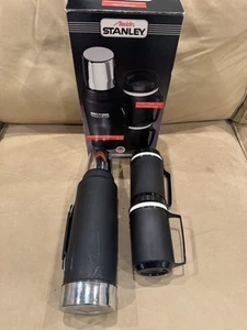 1993 Stanley Aladdin Thermos Quart Size No. A-944DH with Two Mugs and Box - Picture 1 of 7