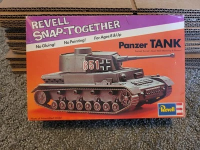罕见! 复古 Revell Panzer Tank Snap Together 1976 年制造库存带盒和 instr。 — 第 1/4 张图片