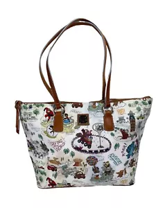 Disney Parks Dooney & Bourke PIXAR MAPS Beuteltasche Handtasche/Tasche-Cars Up Incredibles Cars - Bild 1 von 12