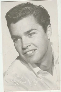 RICHARD BEYMER MOSTRA ATTORE FORNITURA-PENNY ARCADE CARD 1949-2021 - Foto 1 di 2