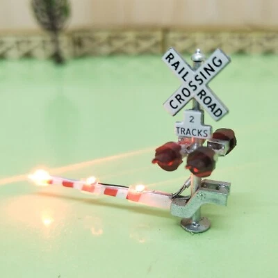 2 x N scale railroad grade crossing signal gate barrier with lights on gate #NLG - Image 1 of 4