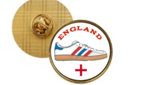 Insignia de fútbol inglés de Adidas Trainers International - Imagen 1 de 1