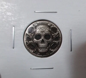 HOBO Sugar Skull mit Sonnenblumen aus einem echten Silber Kriegsnickel SIGNIERT - Bild 1 von 2