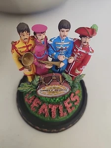 BEATLES  MEMORABILIA 1988 Music Box GLOBE SGT PEPPERS R760 B - Picture 1 of 7