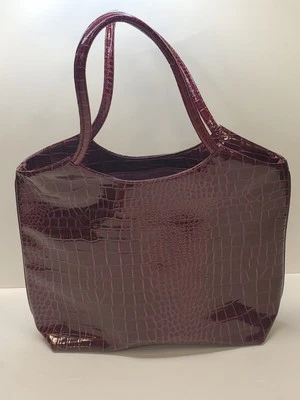 Bolso de mano Neiman Marcus rojo borgoña vinilo sin usar, en caja cocodrilo Foto 1 de 4