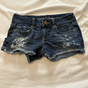 Carini pantaloncini American Eagle AE blu denim effetto invecchiato taglio ragazza 0 vita 28" - Foto 1 di 5