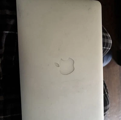 Apple MacBook Air (2013) A1465 Silver 11in Intel Core I5 128GB 4GB RAM Laptop - Image 1 of 4