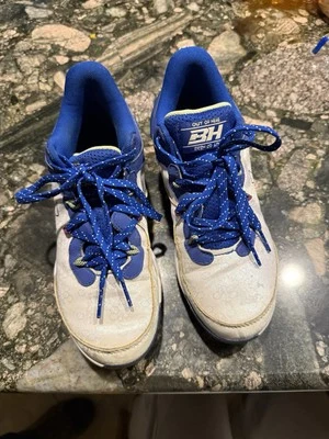 Baseball Under-armor Cleats Size 4.  - Image 1 of 4