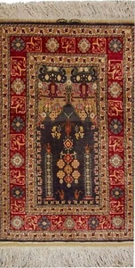 Un tappeto vintage 2' x 3' 100% seta turco firmato Hereke - Foto 1 di 4
