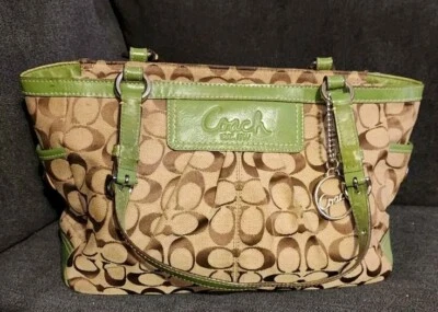 Bolso de hombro Coach Signature F14281 plisado East West Gallery, verde  Foto 1 de 4