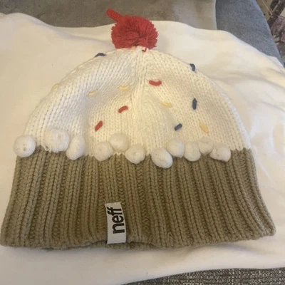 NEFF Sombrero Cupcake Sprinkles Mujer Divertido Gorro Tejido Cereza Fiesta Foto 1 de 3