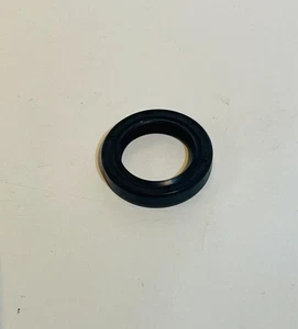 8868 Reliant Rialto, Robin, Regal, Bond Bug Steering Box Output Shaft Oil Seal - Picture 1 of 1