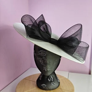 Ivory black large fascinator wedding hat Kentucky Derby Royal Ascot bow - Picture 1 of 3